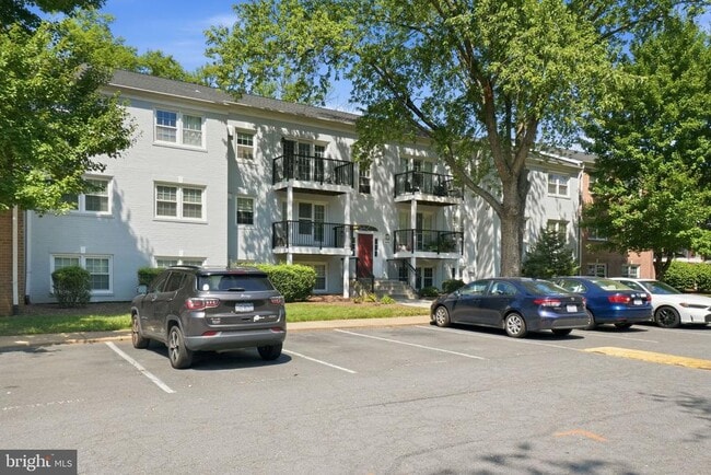 Building Photo - 9453 Fairfax Blvd Unit 104