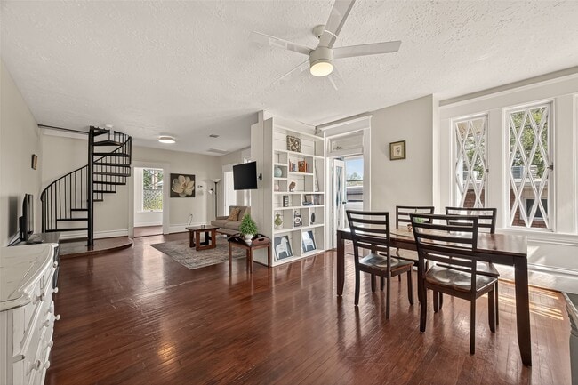 Building Photo - 324 W Alabama St Unit 2