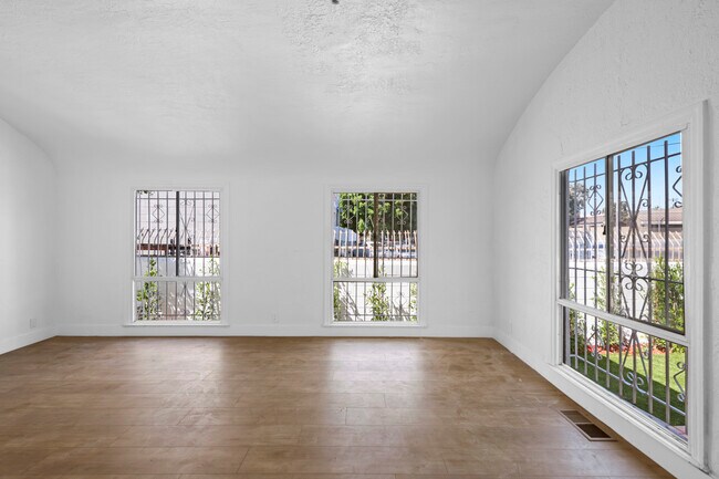 Photo - 1905 S Orange Dr