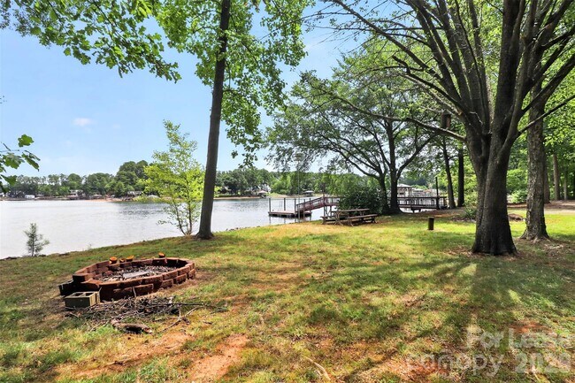 120 Stepaside Ln