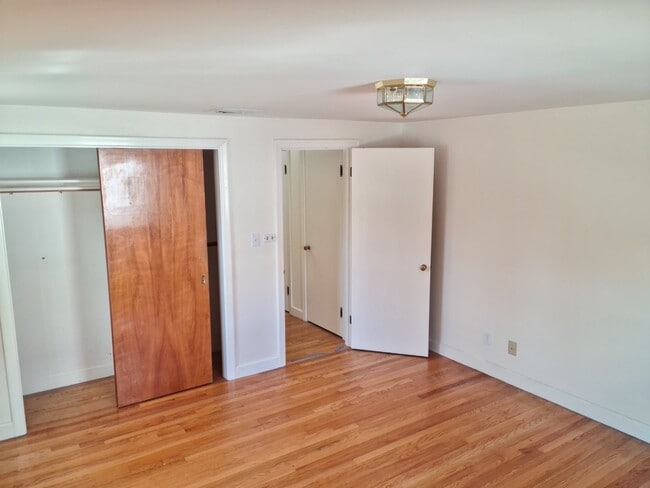 Photo - 61 Oakley Ln