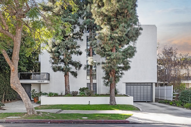 Building Photo - 1527 Veteran Ave Rental