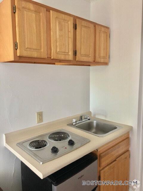 Building Photo - 1061 Beacon St Rental