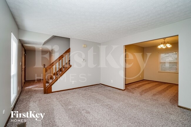 Photo - 819 Lindenhaven Ct