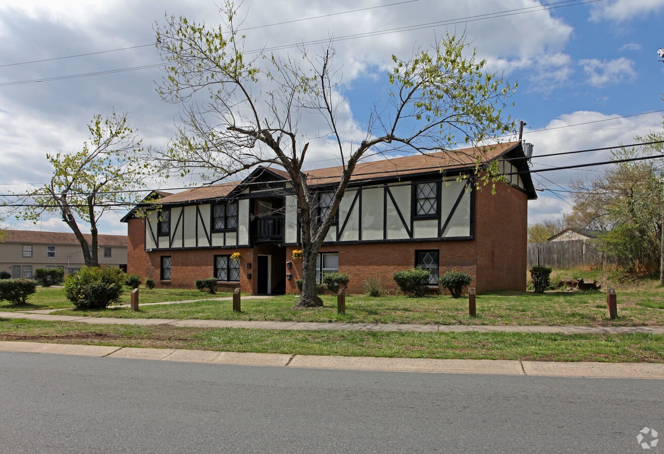 Derita Woods Apartments - Derita Woods Apartments