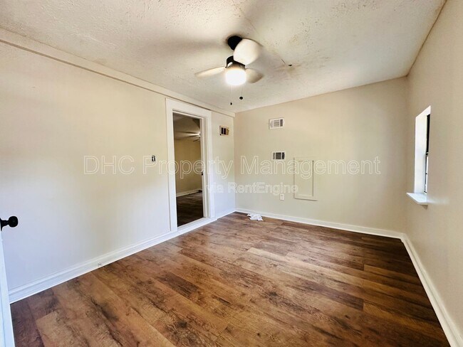 Photo - 2207 Bell St
