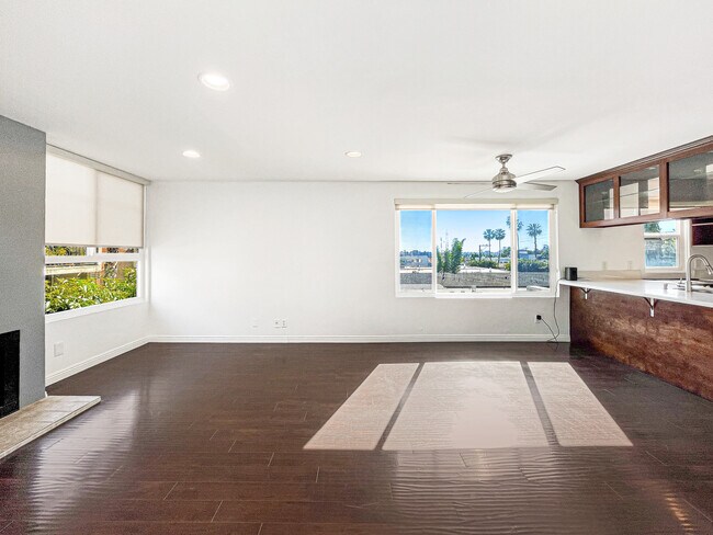 Photo - 960 N San Vicente Blvd