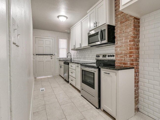 Photo - 943 East Dr