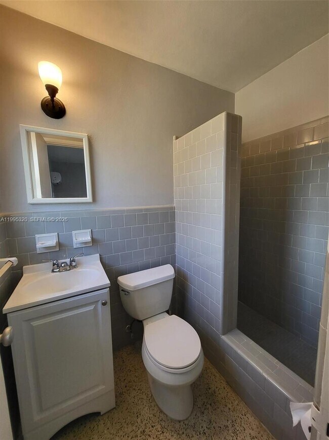 Photo - 200 SE 3rd St Unit 2