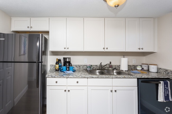2HAB, 1 1/2BA - 1,250 ft² - Cypress West