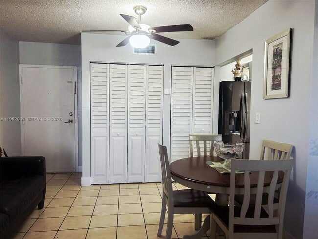 Photo - 8261 NW 8th St Unidad 439