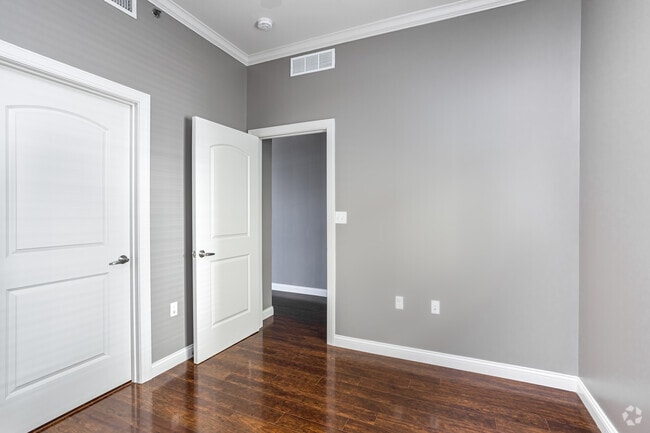 1BR, 1BA - 524 SF - Lofts on Broadway