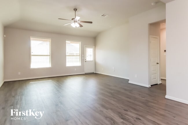 Photo - 4820 La Piedra Ln