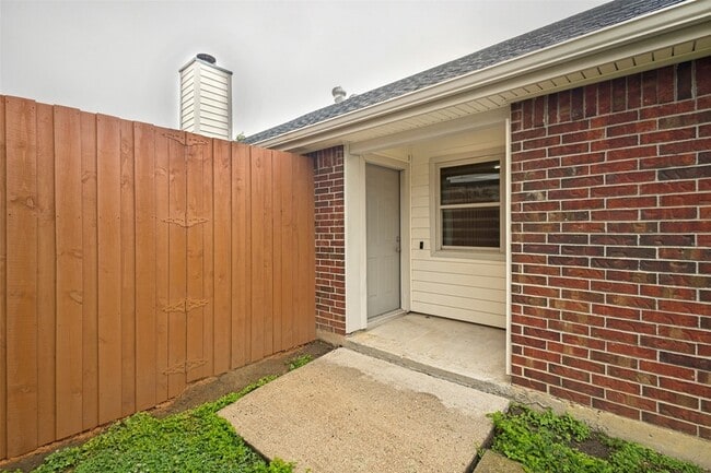 Photo - 945 Ramblewood Dr