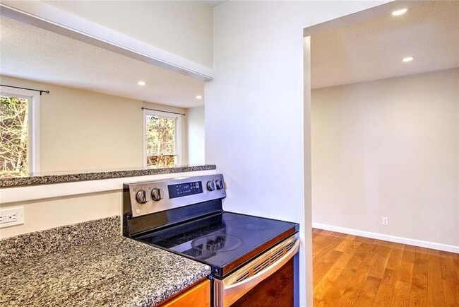 Photo - 274 S Main St