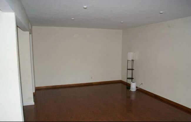 Photo - 460 N Civic Dr