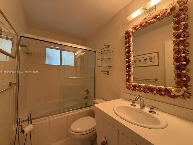 Photo - 1728 NE 39th St