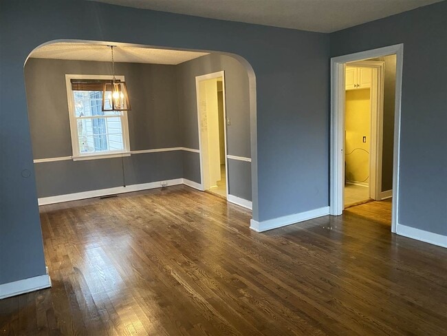 Photo - 89 S Larchmont Dr