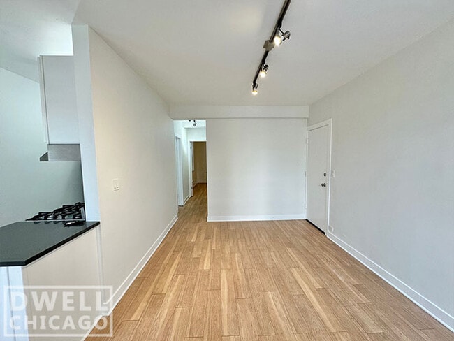 Photo - 515 W Belmont Ave Unit 1