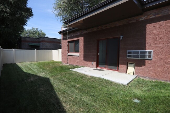 Photo - 1252 Broadway St