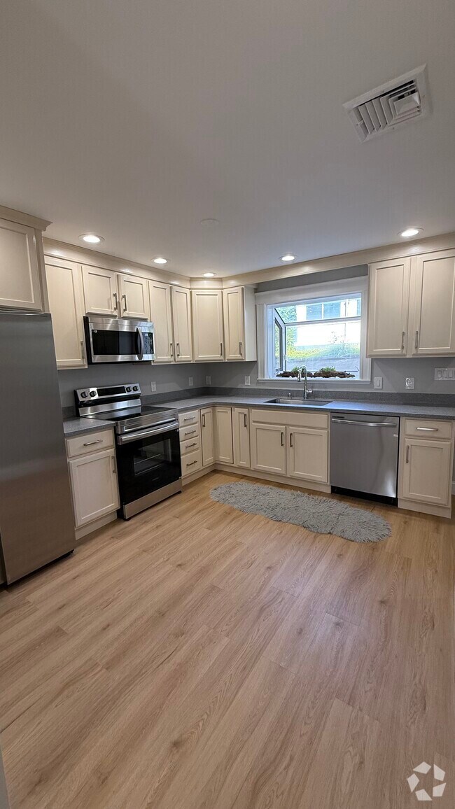 Building Photo - 5 Harris Rd Unit 1 Rental