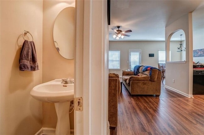 Photo - 208 Hidden Creek Pt