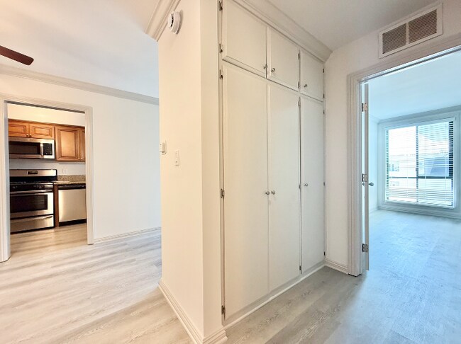 Photo - 823 3rd St Unit 305