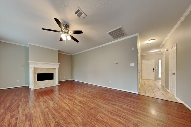 Building Photo - 10 Prairie Oak Dr