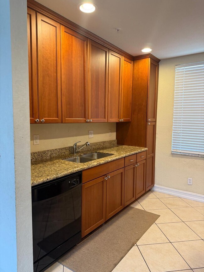 Photo - 603 N St