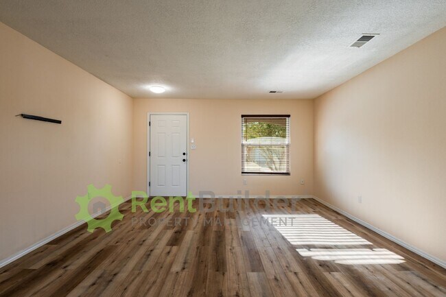 Photo - !!!!SIGN A LEASE GET A FREE MONTHS RENT!!!!