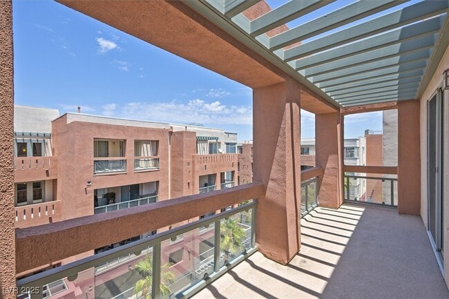 Building Photo - 31 E Agate Ave Unit 509