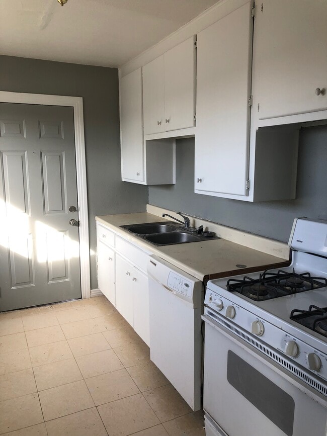 Photo - 301 S Independence St