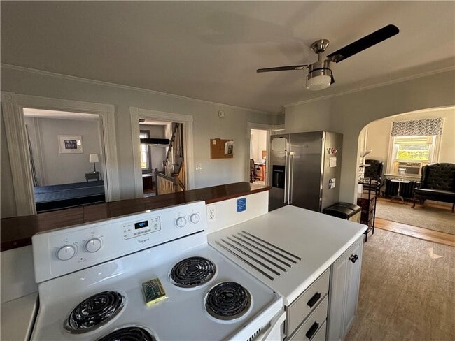 35 Brewer St Unit 2