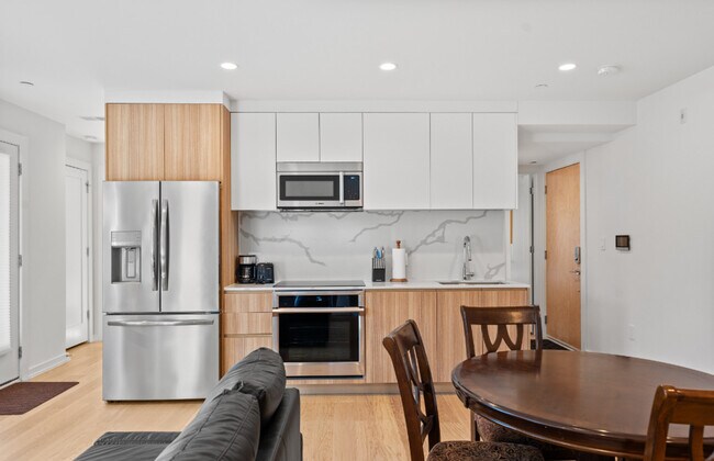 Photo - 2216 40th Pl NW Unidad ID1094231P