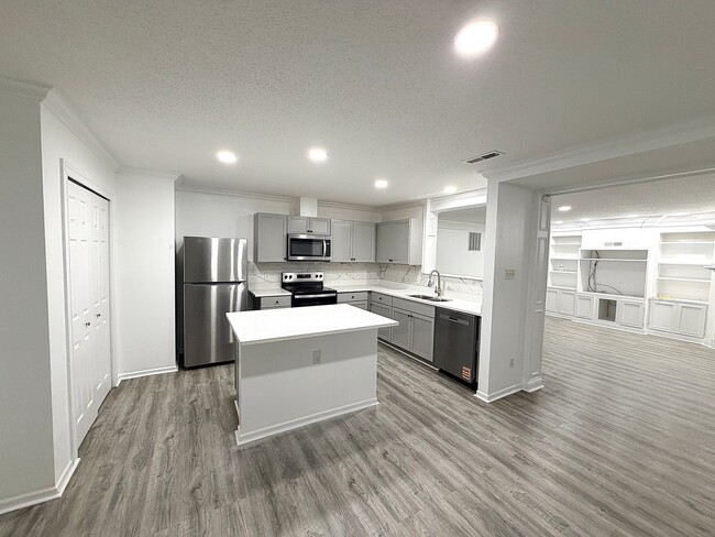 Photo - 10882 Emery Dr