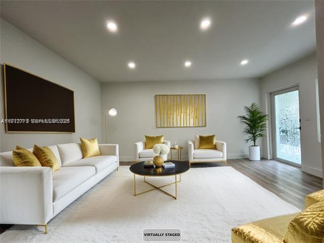 Building Photo - 1936 Normandy Dr Unit 3