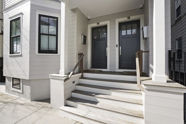 Building Photo - 14 Hardwick St Unit 1