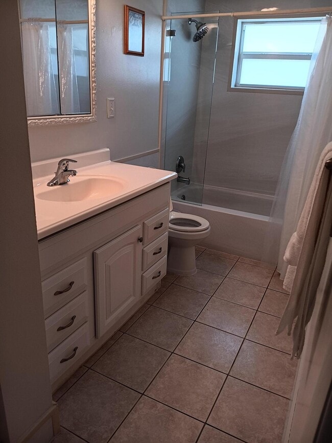 Photo - 5730 Fernley Dr E