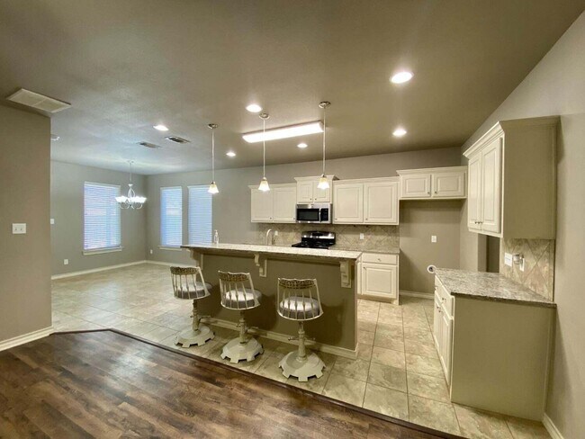 Photo - 7810 86th St