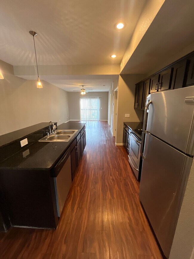 Photo - MODERN OPEN 2 BEDROOM, 2 BATH Unit Walnut C202