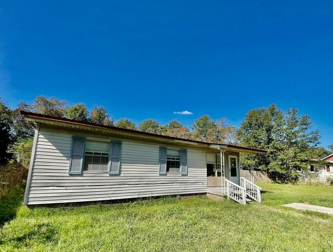 Building Photo - Cute Home and Move-in Ready