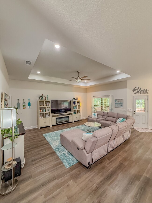 Photo - 2437 Hilton Dr