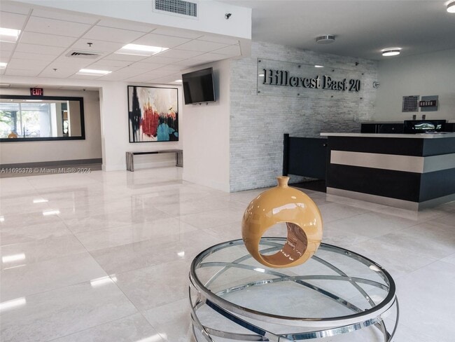 Building Photo - 919 Hillcrest Dr Unit #415 UPDATED Rental