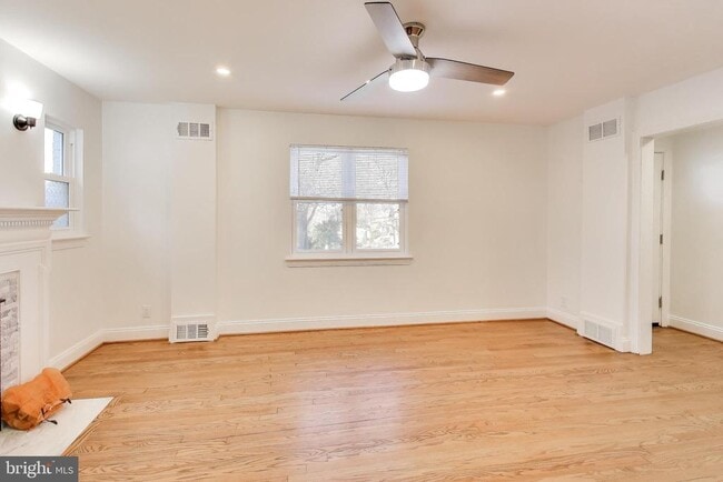 Photo - 3405 Carpenter St SE