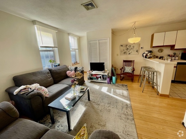 Building Photo - 115 Richmond St Unit 2 Rental