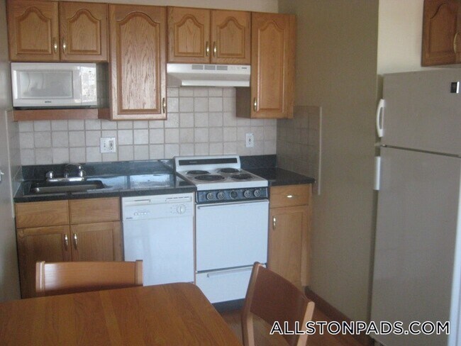 Building Photo - 1110 Commonwealth Ave Rental