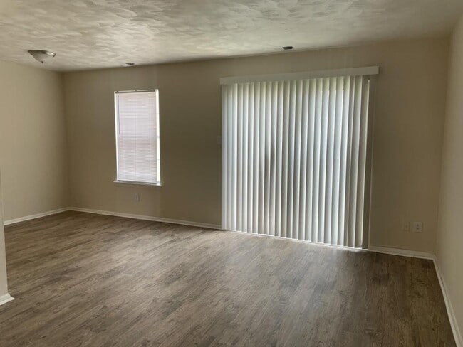 Photo - 1508 Garland Way