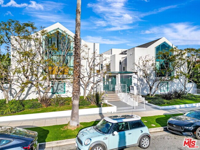 807 21st St Unit 3