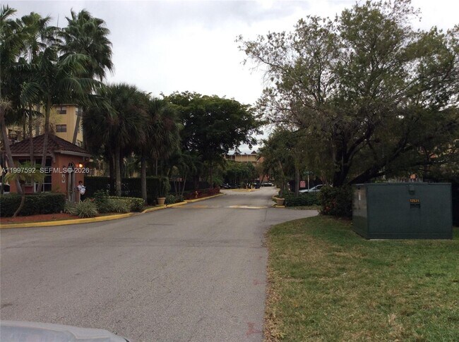 Photo - 8353 Lake Dr Unidad 301