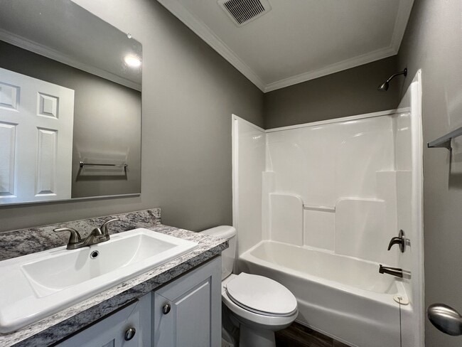 Photo - 192 Silver Birch Cir